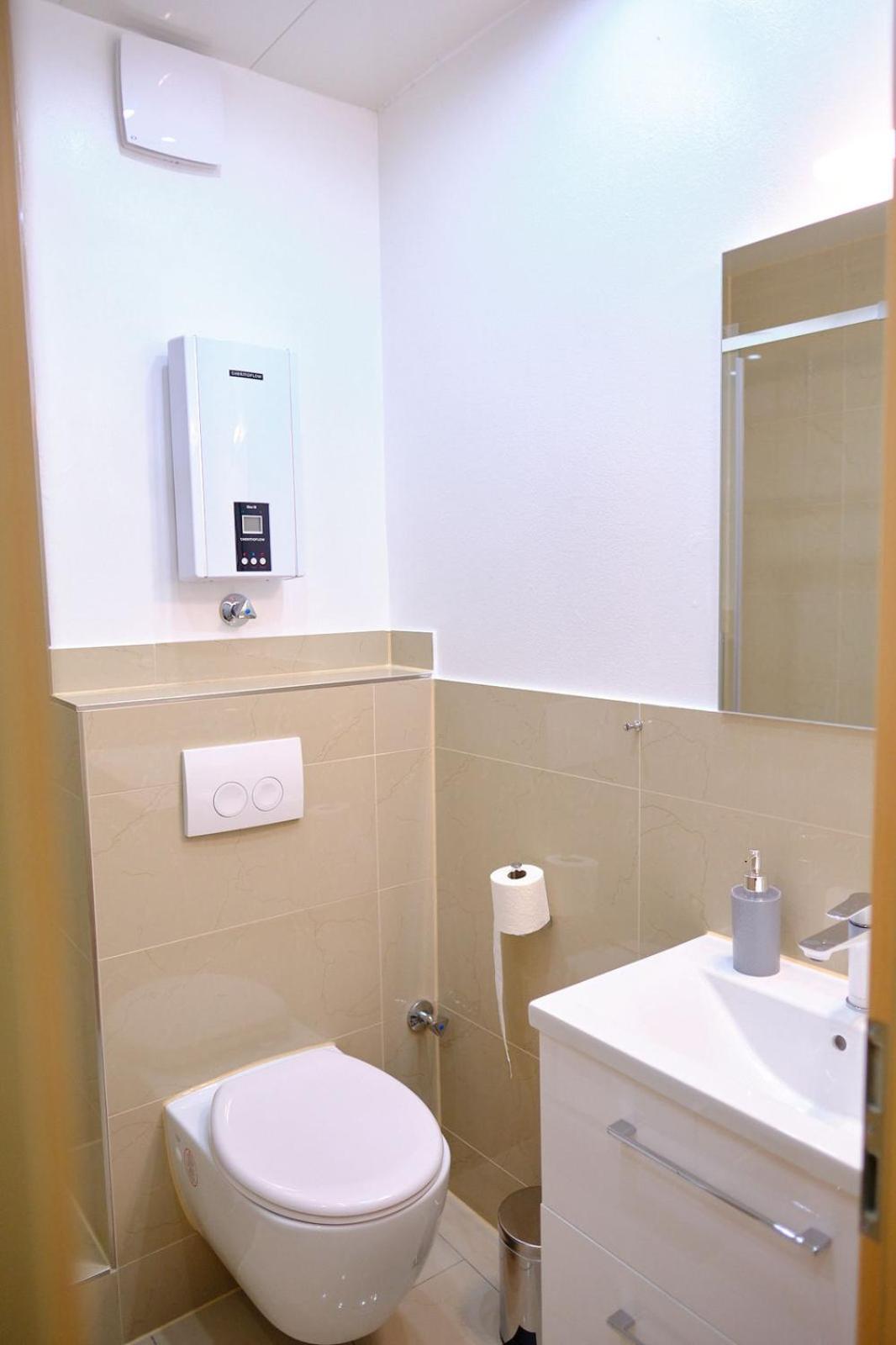 Primetime Suite Fuer 8+Kueche/Wifi Essen Extérieur photo